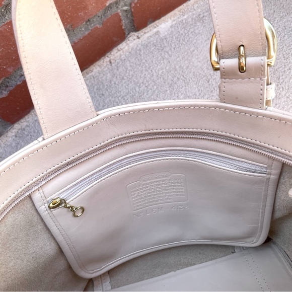 VTG🌻 COACH Waverly Buckle Leather Tote Bag with Zip Wristlet in Ivory/Sunflower - Picture 13 of 16